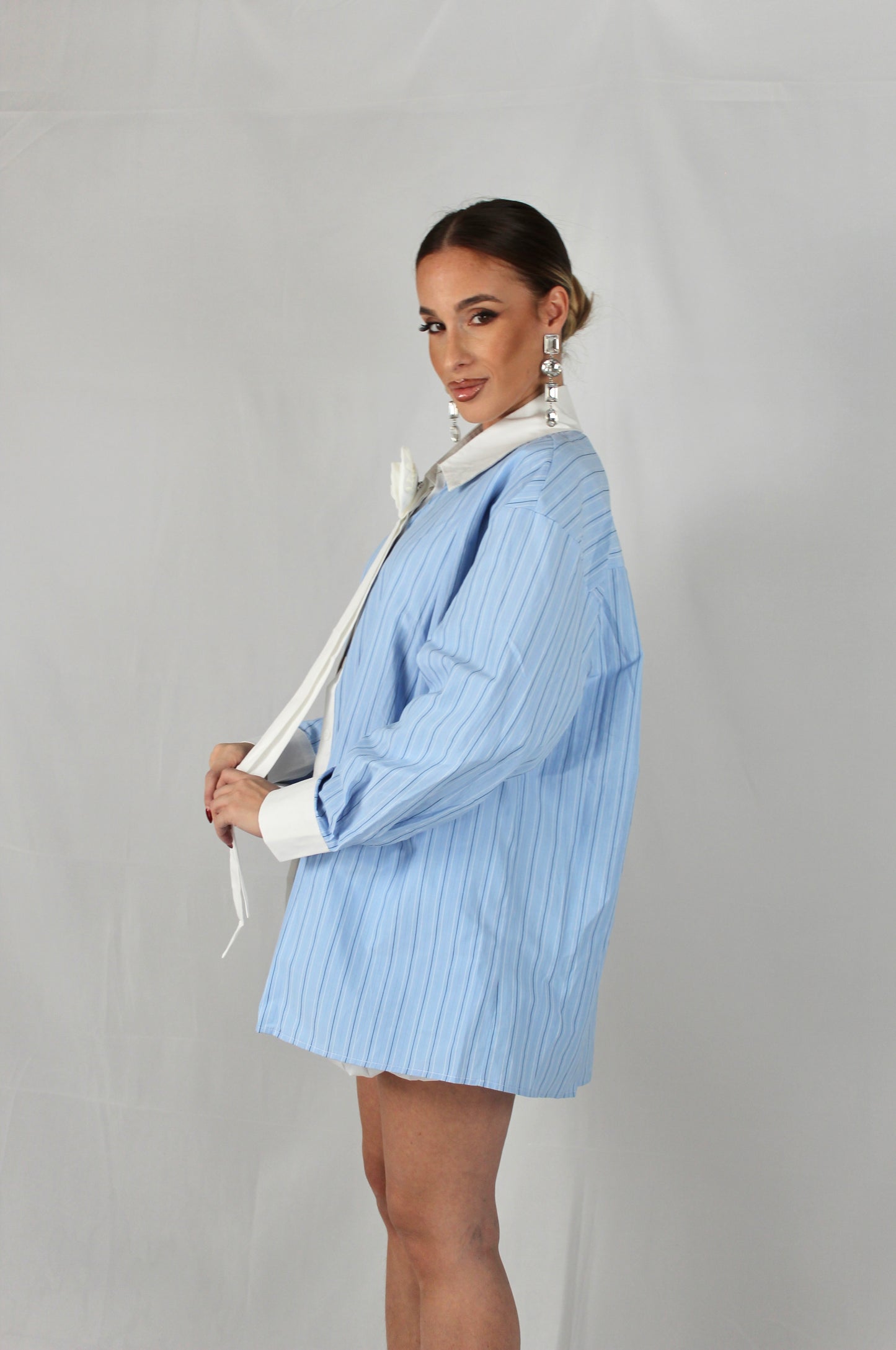 Camicia cravatta spilla fiore