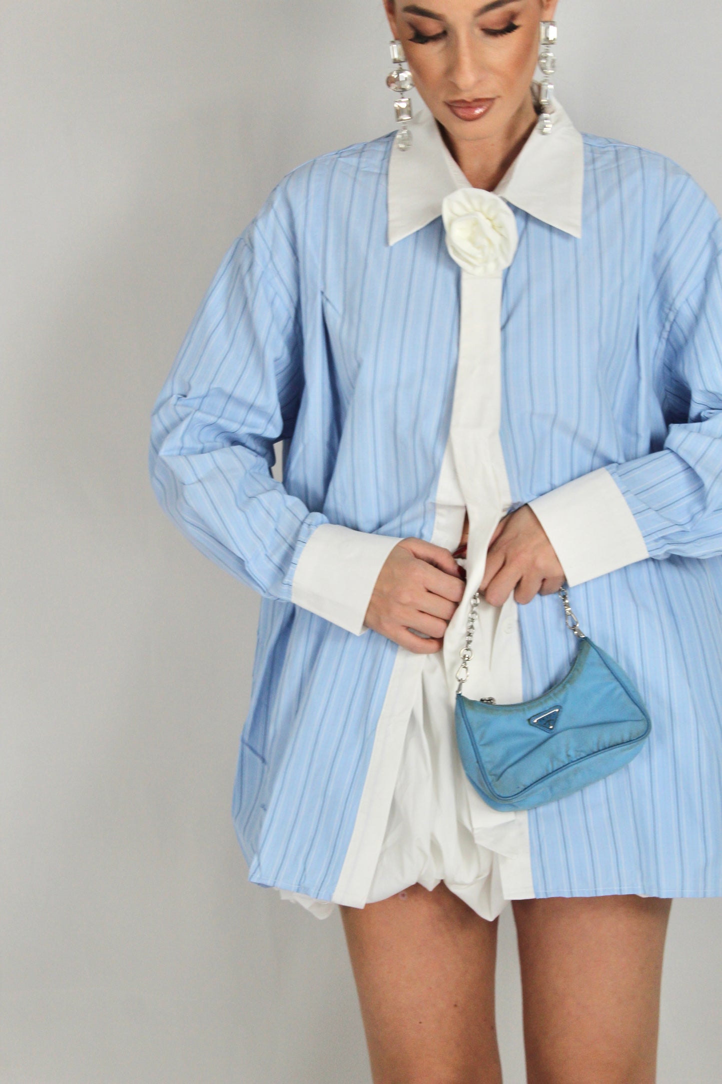 Camicia cravatta spilla fiore