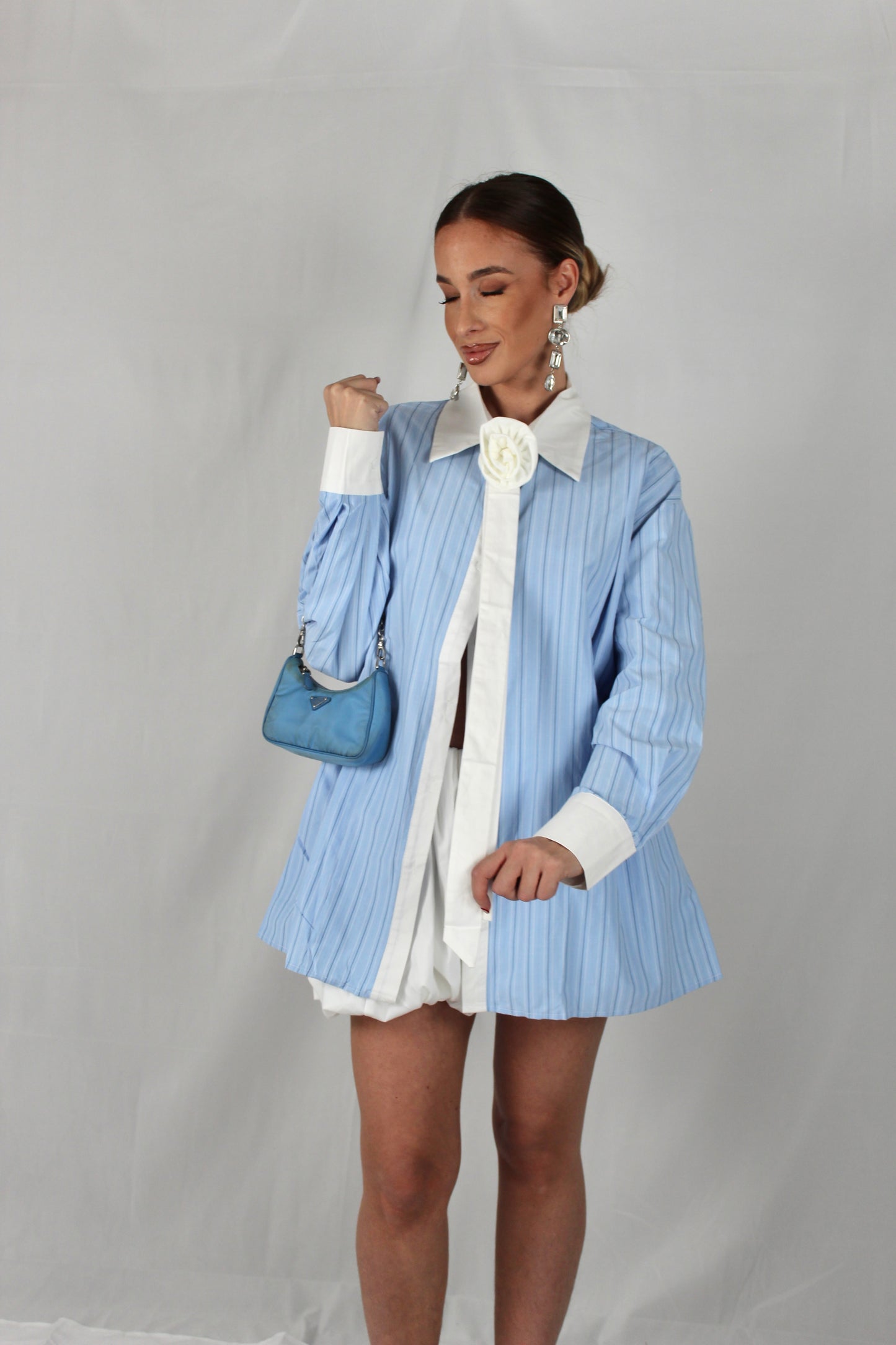 Camicia cravatta spilla fiore